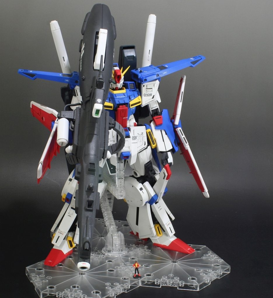 Ver.Kaダブルゼータは頭部がすごくカトキラインに近くて
ぶっちゃけVガンダムみたいな顔をしています。
あまり好みではないので、いろいろ考えた末食玩の1/100MS頭部モデル、マシンヘッド２に
含まれているダブルゼータ頭部を加工してとりつけてあります。