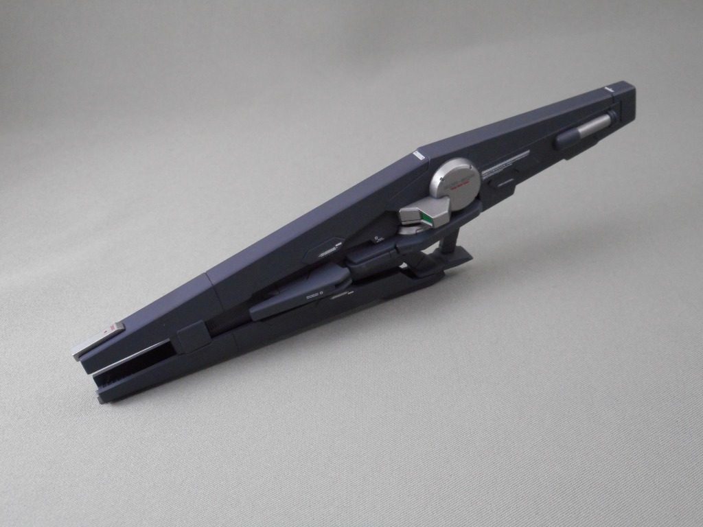 一応バズーカも塗装しましたが、持たせようとすると色々と本体に干渉するので持たせるのは断念(笑)
