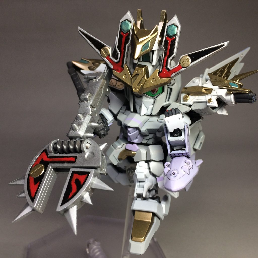 メインウェポンの『鉄切斬刀・改』は、下半分がデルタプラスの付属ライフルを加工したものになっています。
なお、バネによる発射ギミックはオミットしています。