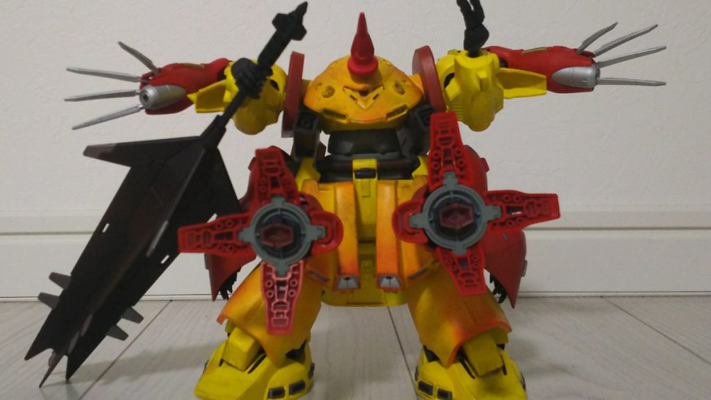 正面腰アーマーに取付けたハイゴッグ脚部にはハイメガキャノン装備。