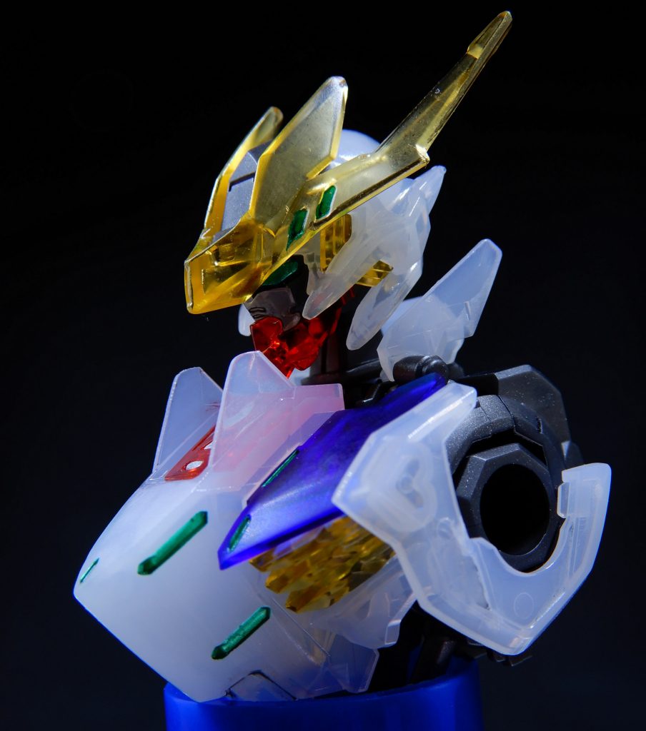 組立て途中の一枚。最高に阿頼耶識システムが最良だと言っている。