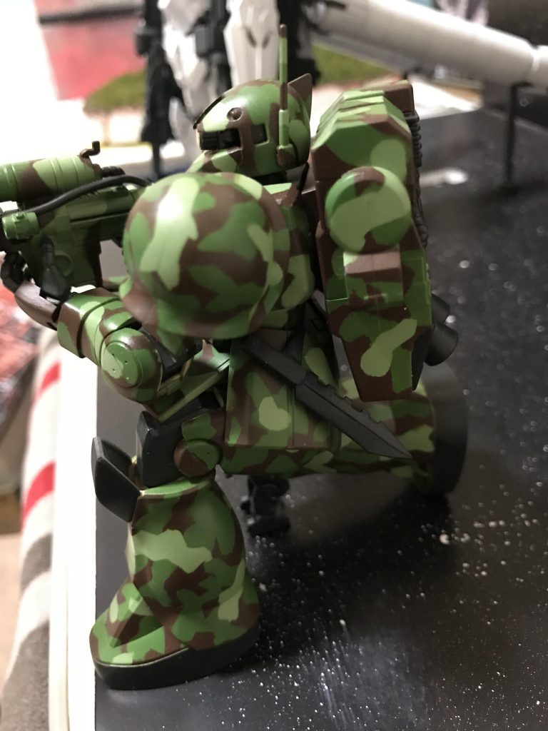 腰にサバイバルナイフ