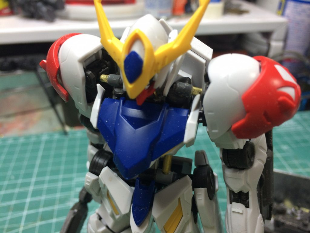 一体成型になってた肩のシリンダー（？）も新造