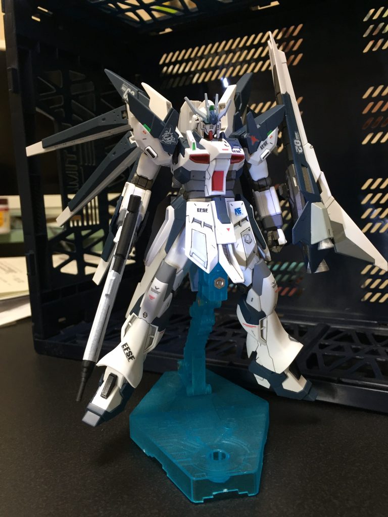 白とネイビーブルーでシンプルに塗装👍