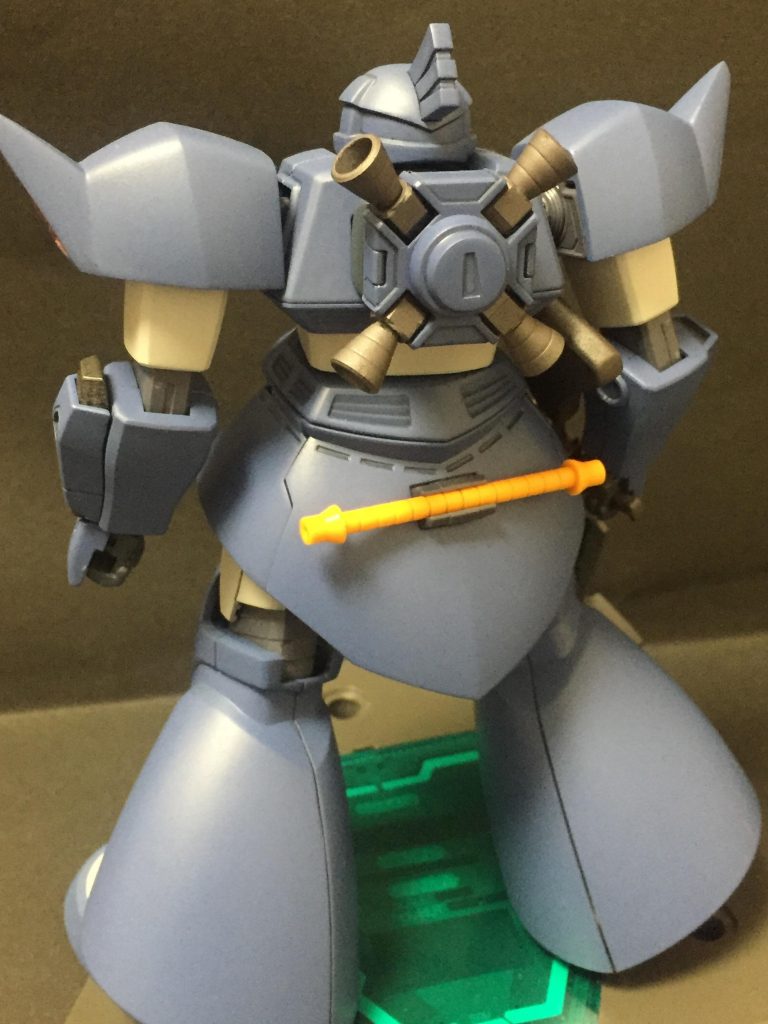 バックパックは四方に姿勢制御のバーニアが搭載されスムーズな機動を行う事ができる．中央にはプロペラントを取り付ける事が可能．