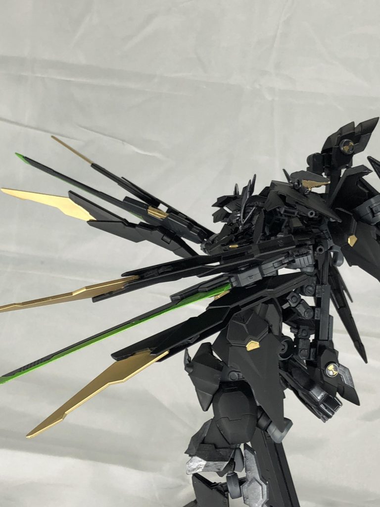 ドライブレードモード。ファンネルを展開して武器として使用。