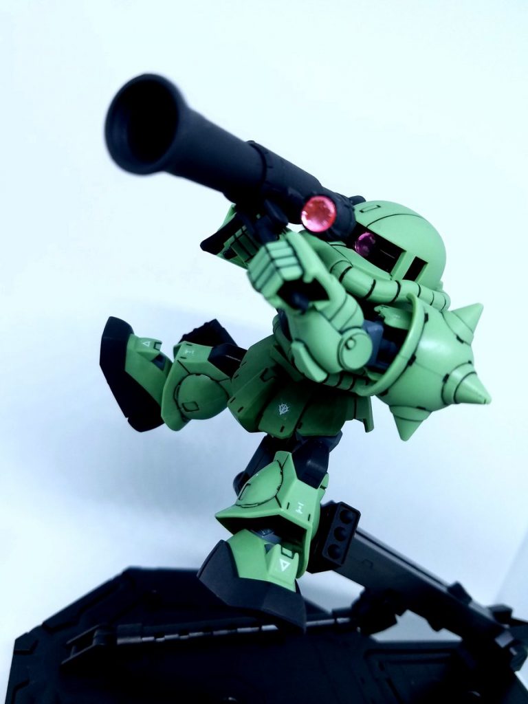 バズーカは両手持ちも可能。