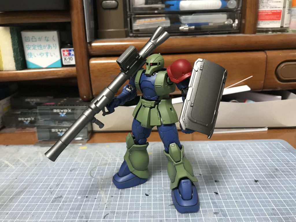 赤い肩のアイツ–3枚目/制作者：ヤマクロス