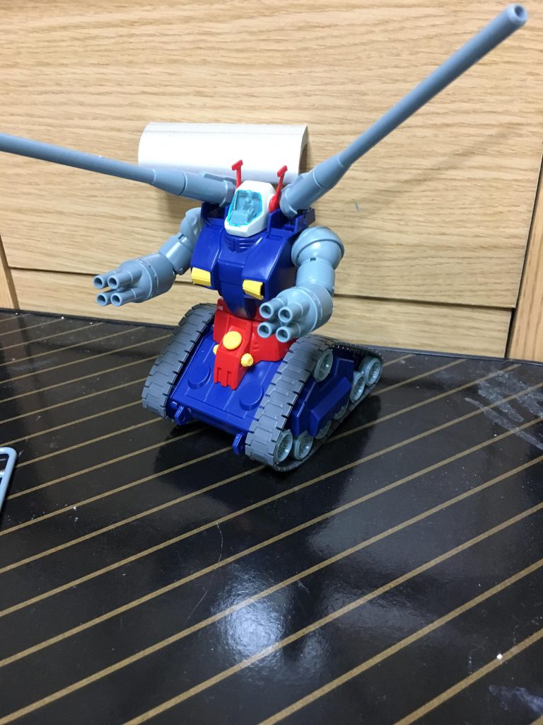 素組みです、素組みで色分けほぼ完璧フォルムも申し分なし、値段は安い!
古いのにめちゃくちゃ良キットですよ!