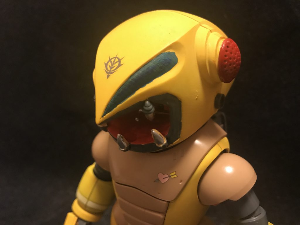 この顔のインパクトがすべてですね(笑) ジオンマークを貼って カッコつけてみました
後は 胸に ハートマーク!💘