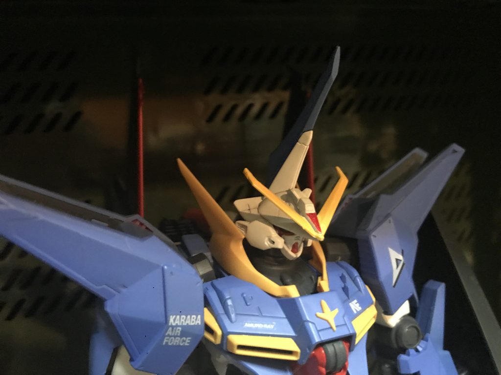 顔は　ちょっと小さめですが結構上手くできたと思います。カラバエアフォースのマークはディジェから。