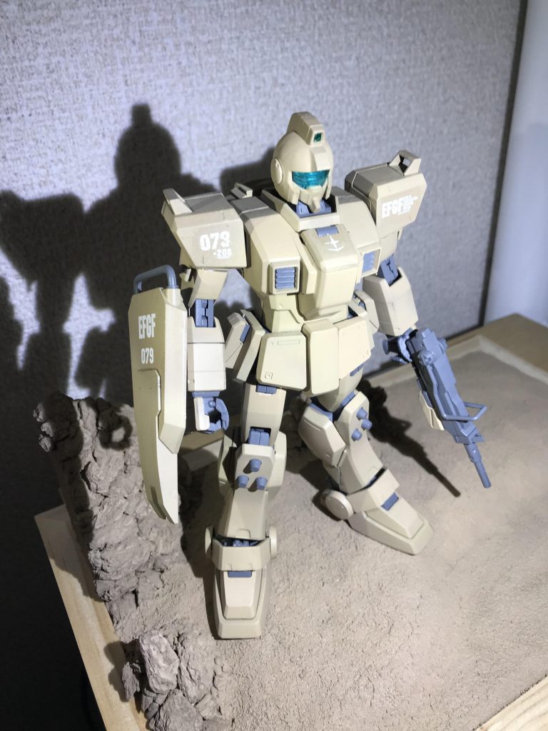 関節・武装等は明るめグレーで塗装して統一感？をだしたつもりです。