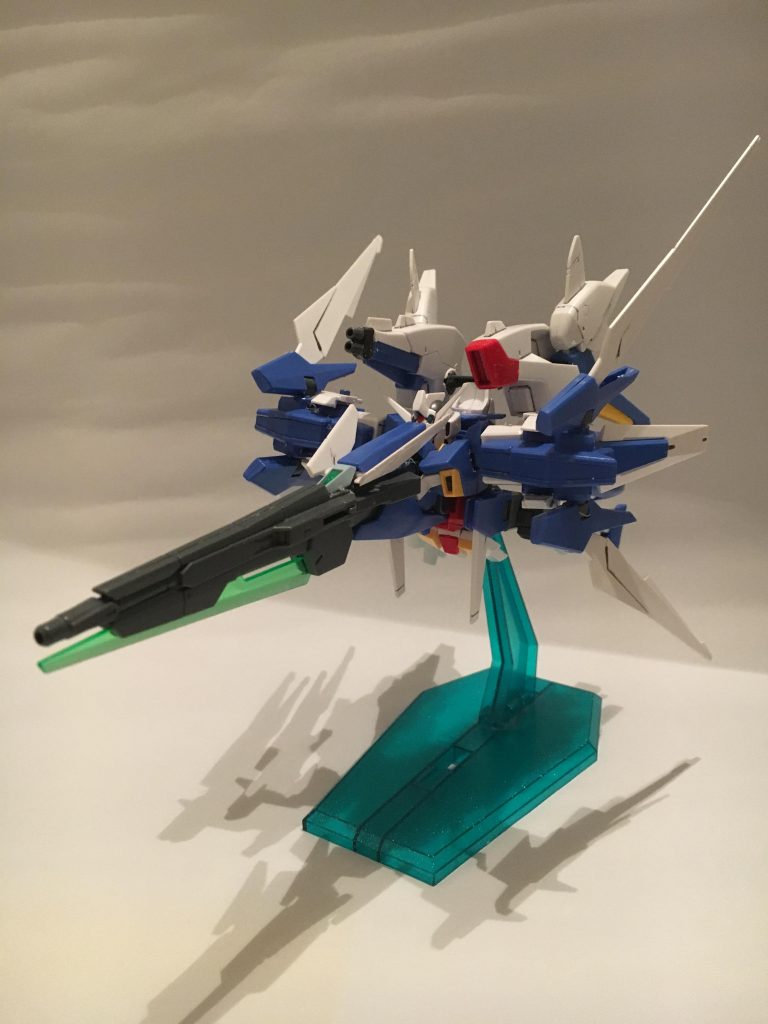 変型も可能です。バックパックはやや上にとりつけているので変型機構はそのまま活かしています