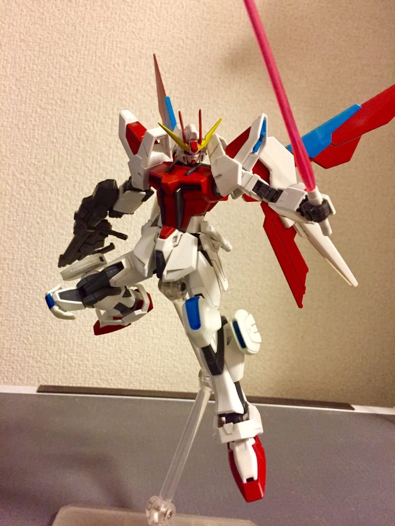 近接武装は、ビームサーベルのみ。武装による重量負担を軽減するため、最低限の物しか装備していない。