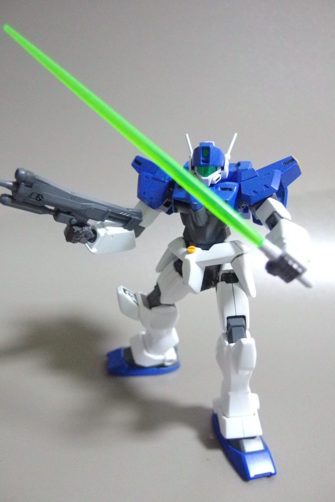 ベースはデュエルガンダムで腕はジムカスタム、足はジムコマンドを微改造、頭はジムスナ2です。写真はおまけのデュエルガンダムの武器