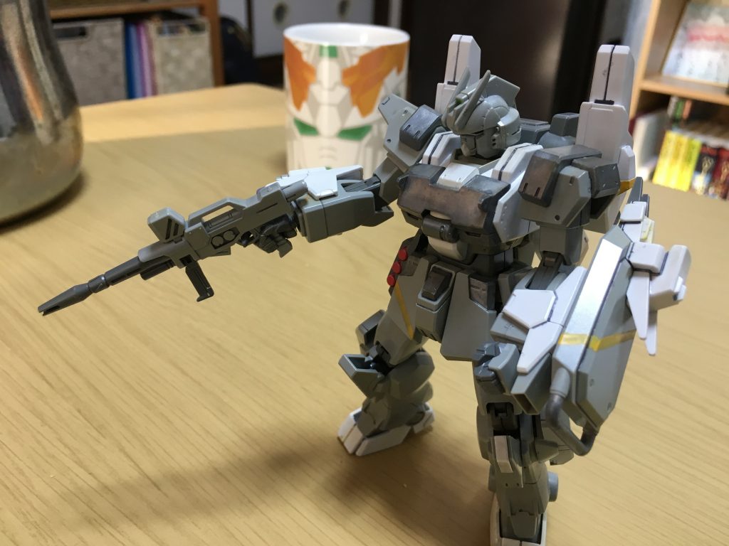 バックパックにブースターを装備した軽装タイプです。