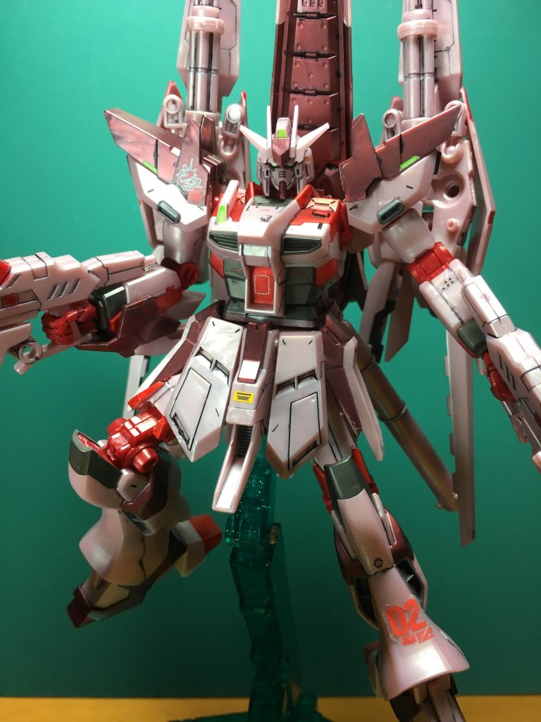 ヴレイブアメイジングの際にはアメイジングレヴの裏にガトリングガンのバレル、後部にビームライフルのバレルを尾羽として装着。このため、普段の手持ちはメガビームライフルか、アメイジングレールガンとします。