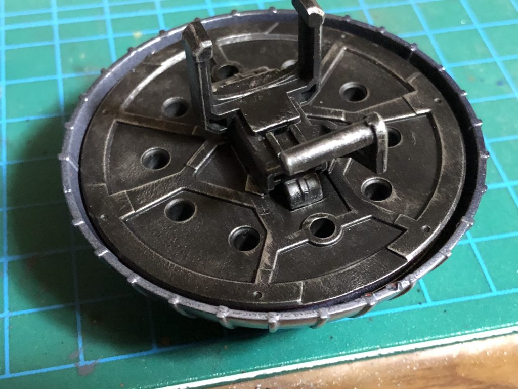 ドライブラシで鉄っぽく。