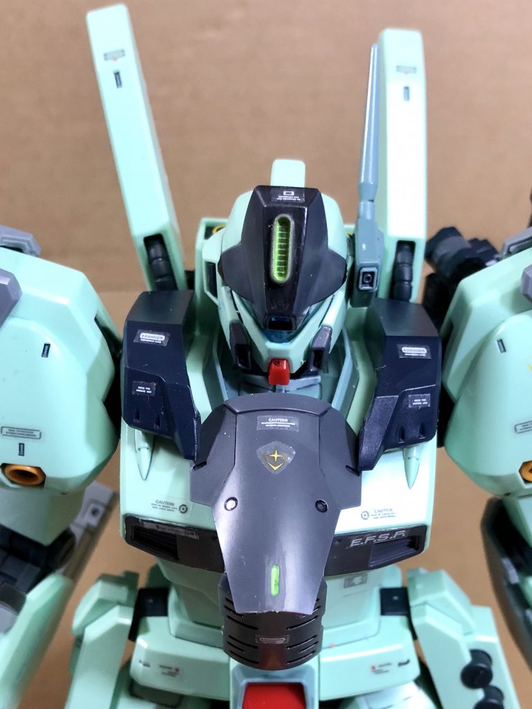 首回りの装甲はジェスタのをセンター部分を切り離して接着