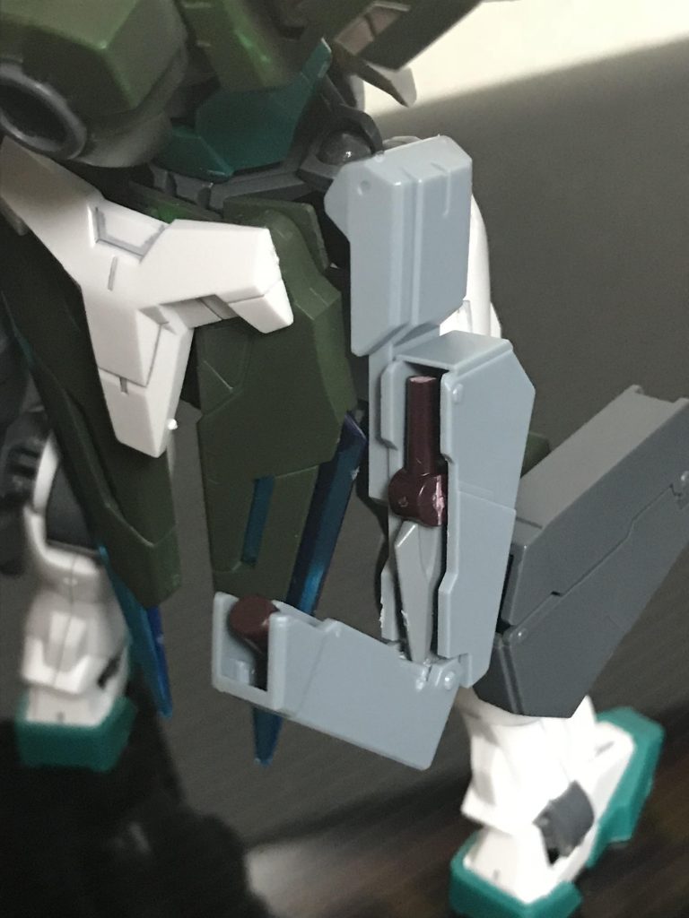 ホルスターにヒートダートが3本入ってます。威力はやや低いですが、牽制に使えます。