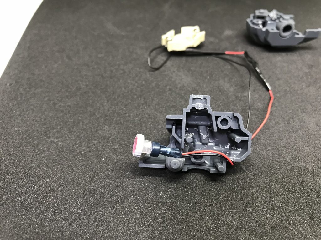 モノアイ電飾加工。基部はキットを使用し、モノアイはMSサイトレンズを使用。