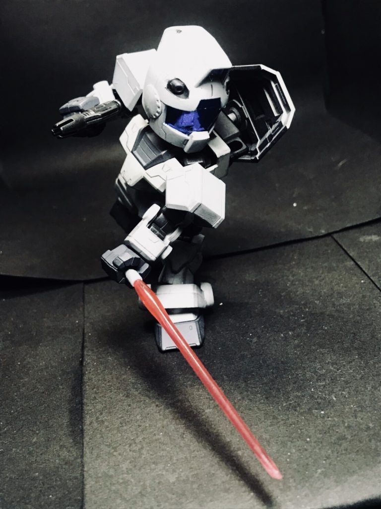 *ビームサーベル*
目立った改修はないが、威力強化と出力の調整が行われている唯一の格闘兵装。スピード活かし脚を狙い、対象をじわじわと追い詰めるのに適している。