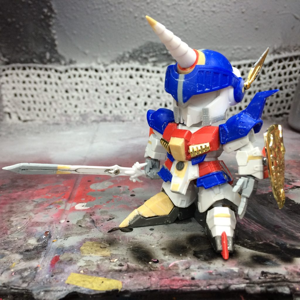 灰色や黄色になっている部分がプラ板やパテを用いて加工した部分になります。