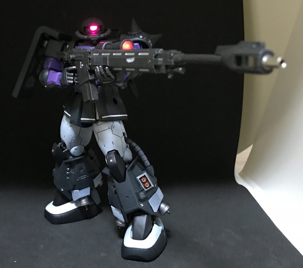 対艦ライフルはスコープをミライトを使い電飾化、銃口は金属パーツでディテールアップ。