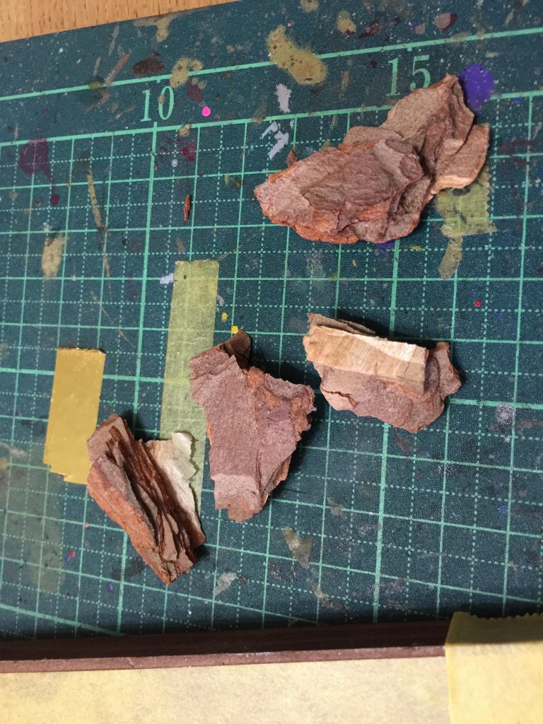 それと家にあった園芸用の木のチップ