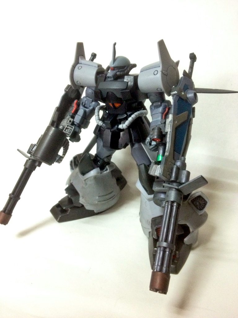 皆んな大好きグフカスタムをグフフライトとミキシング。
え？ダブルシールドガトリングだとバランス悪い？？飛行しにくい？？？