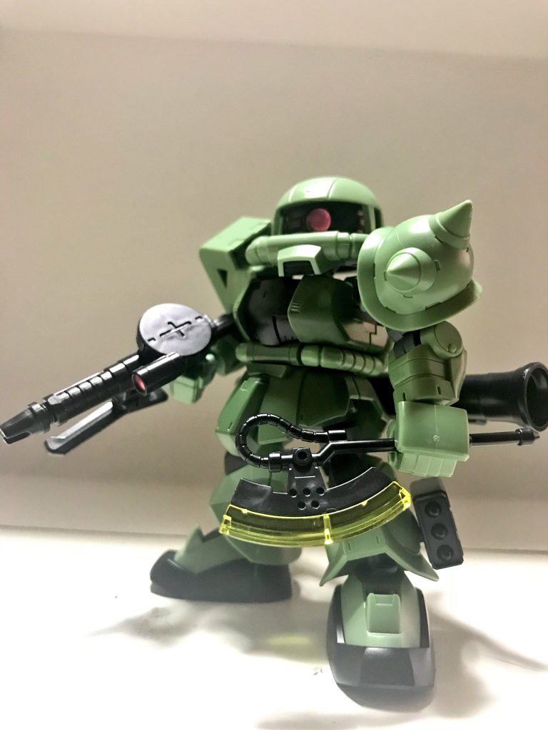 素組み。ここから肩を少しいじっただけでほぼそのままです。愛嬌のある顔から鋭い目付きまでできるいいモノアイw