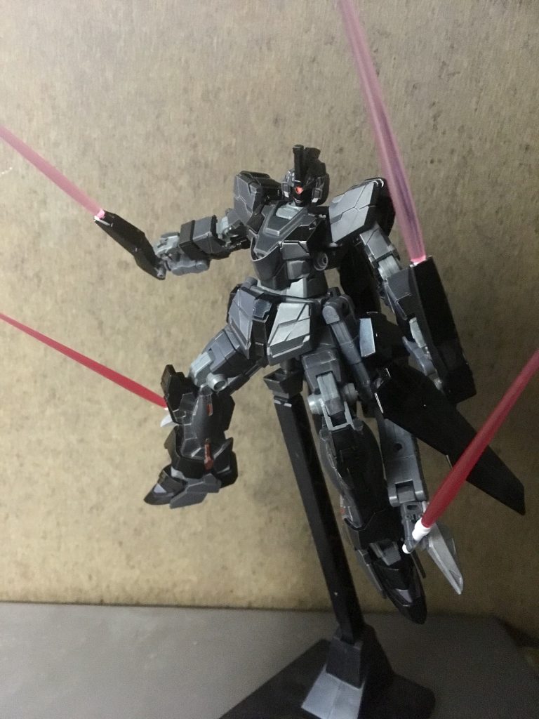 ガントレットビームサーベル&サブアームビームサーベル
腰のサブアームを利用した四刀流、剣の扱いに難のあるパイロットがよく使う戦法。ある程度の格闘戦能力の向上と威嚇効果がある