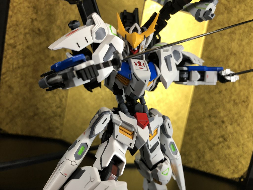 バックパックのサブアームを伸ばすと少しスリムに。