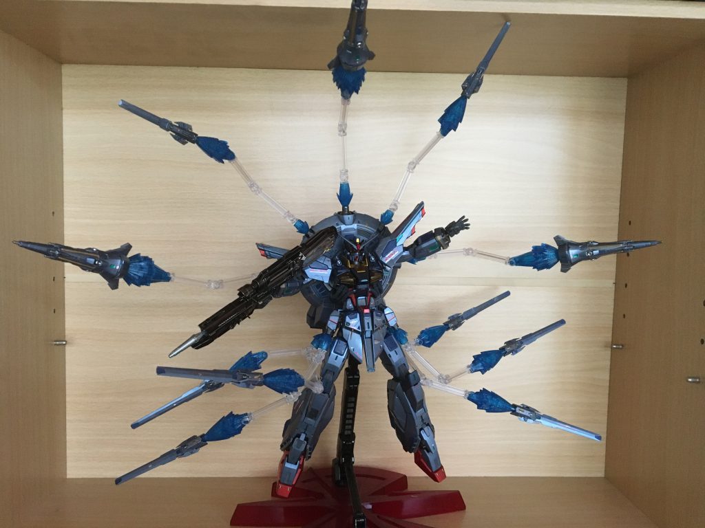 ドラグーン射出。うまくポーズをキメられない・・・笑
でもこれで一気に賑やかになるというか派手になるというか。よきかな。