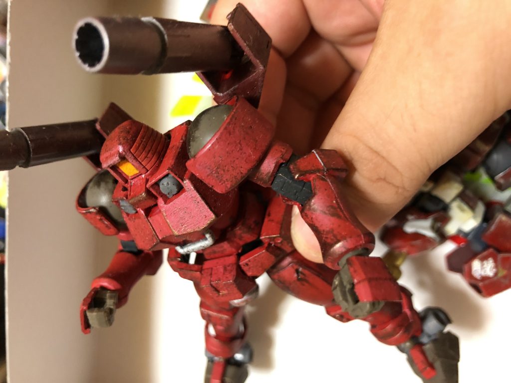 なんといってもキャノンですねぇ。
ロマンですよねぇ。
BB戦士のガンキャノンから奪ってきました。中古で300円だったからリーオーと一緒に買っちゃいましてねぇ。