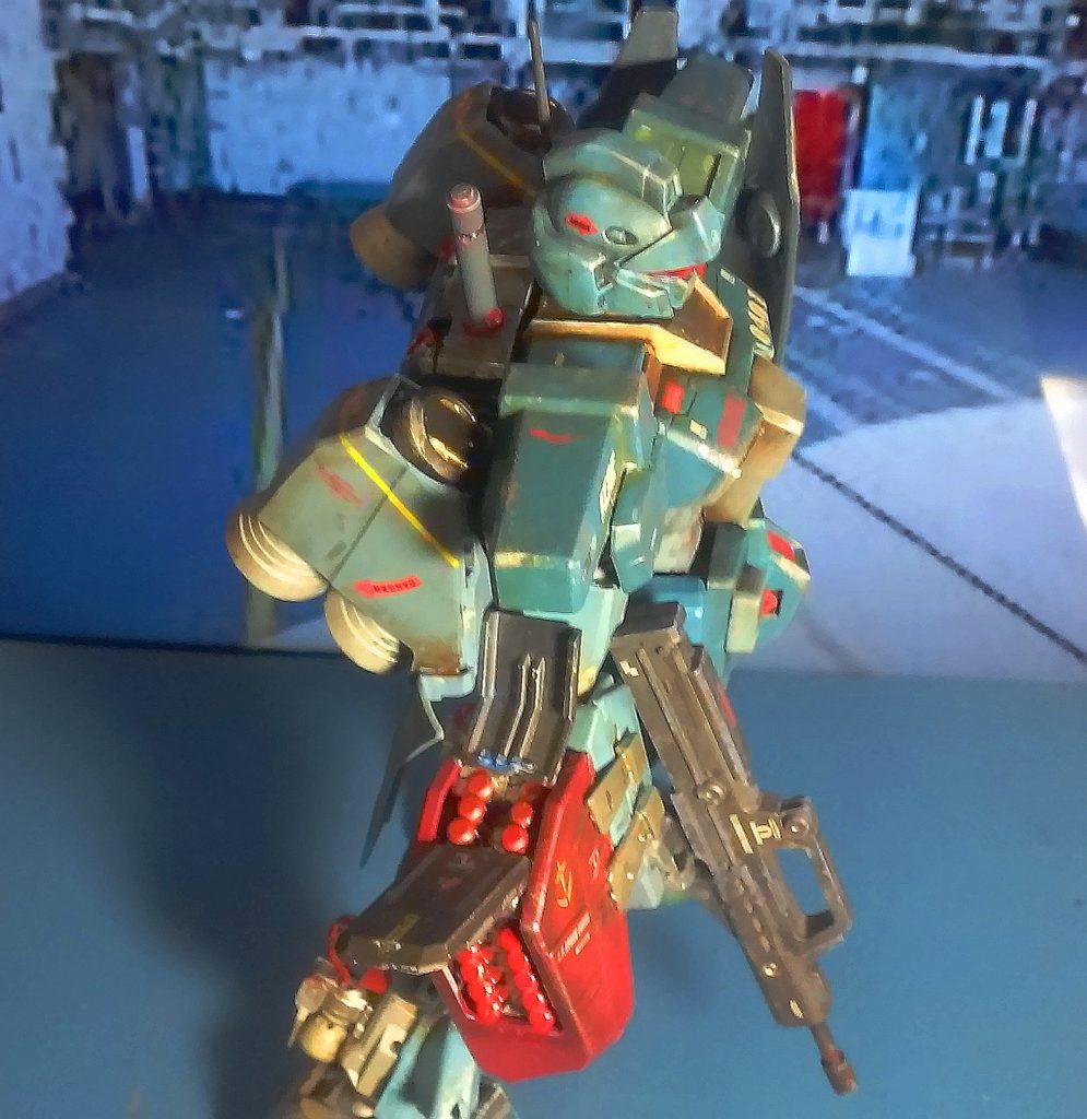 ミサイルポッドの中にはミサイルがどっちゃりw。ミサイルは１つ１つ筆塗りしました。