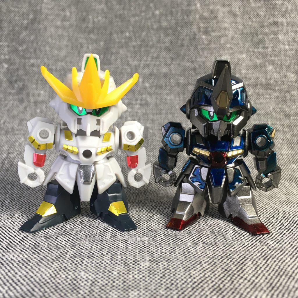 素組みとの比較。
元ネタに近づけるため、ツノの一部を切除しました。