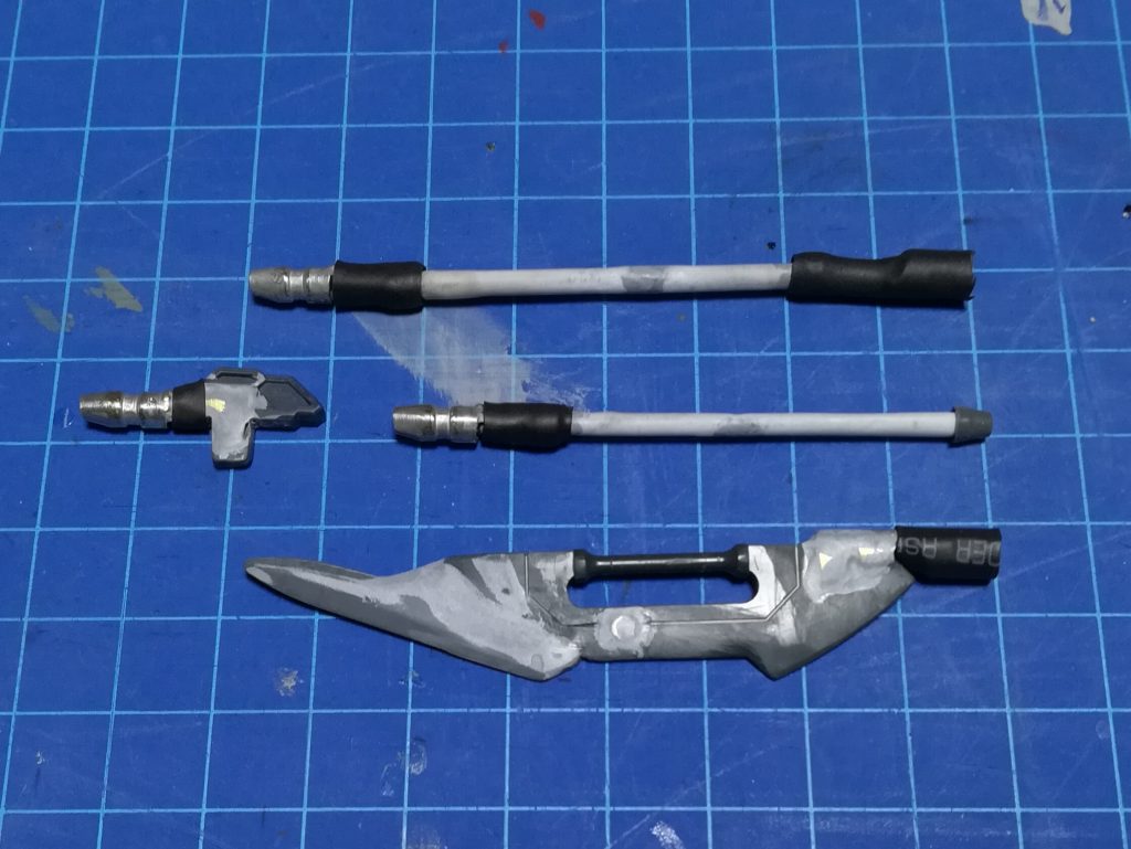 ディテールの面白さがあるのでは？とキボシ端子をジョイントにしました。
ロッドに磁石埋め込んで、熱収縮チューブで目隠ししたら驚異的な強度不足です。
シールドに磁石あるんだから、ミニ四駆のシャフトにすれば良かったです。