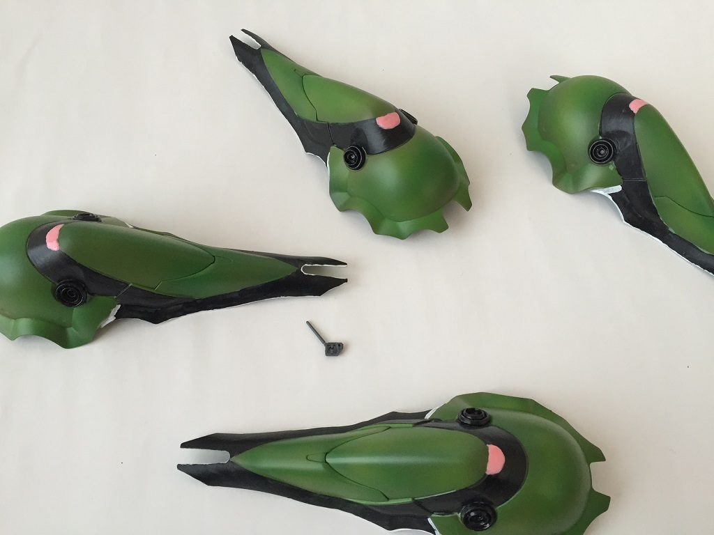 食べ終わったらおひるねです。
思い思いの方向を向いてますが、みんな仲良しです。