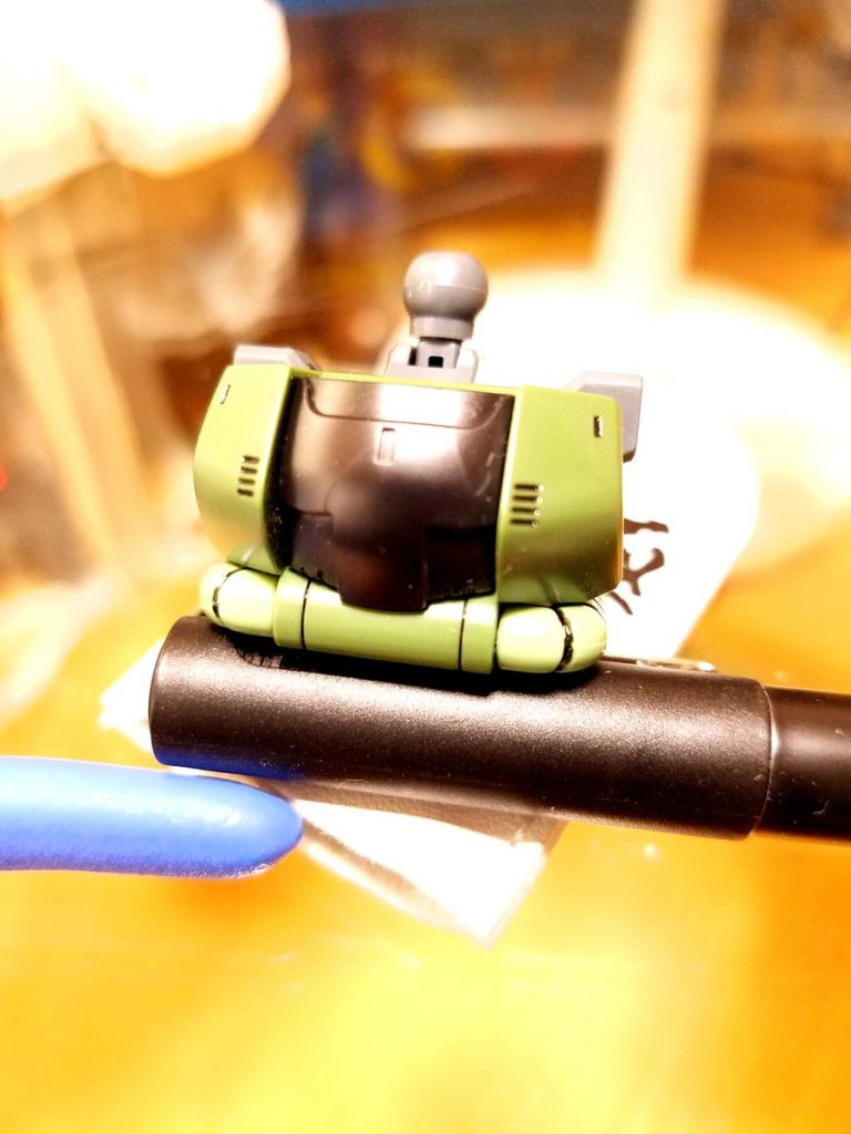 今回特に勉強になったのがスミ入れ。
購入してはいたものの使った事がなかったスミ入れ筆ペン(ふきとり用)を練習のつもりで使ってみたのですが
コレが細いスジ彫の所のスミ入れに恐ろしく便利でした・・・もっと早く使ってれば良かった・・・!!