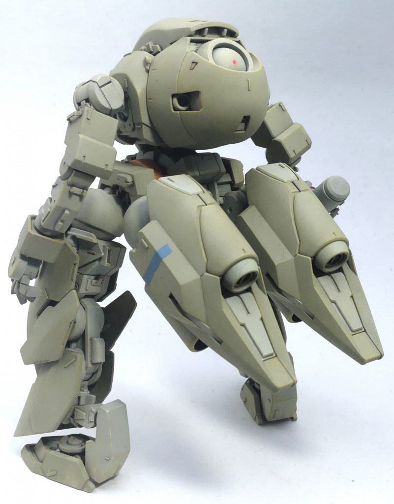 尻尾はストライカージンクスの太ももを調整した強襲用スラスターユニット。
ブラックボアに使用されていた尻ロケットの流れを汲む直線番長ユニットです。