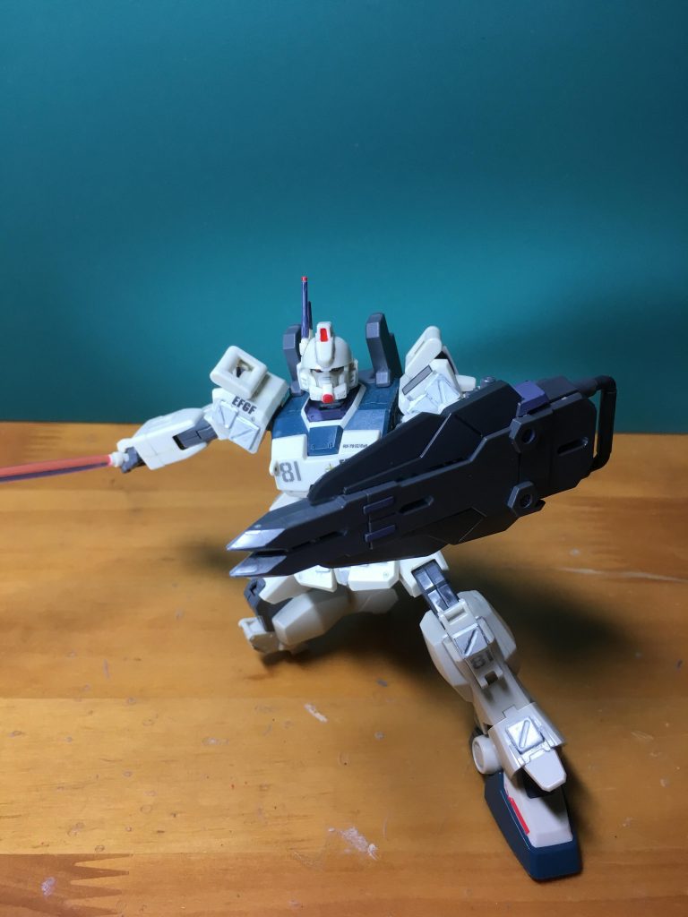 　ビームサーベルの成型色は結構淡めのクリアピンク。あまり見かけない色なので珍しいと感じました。