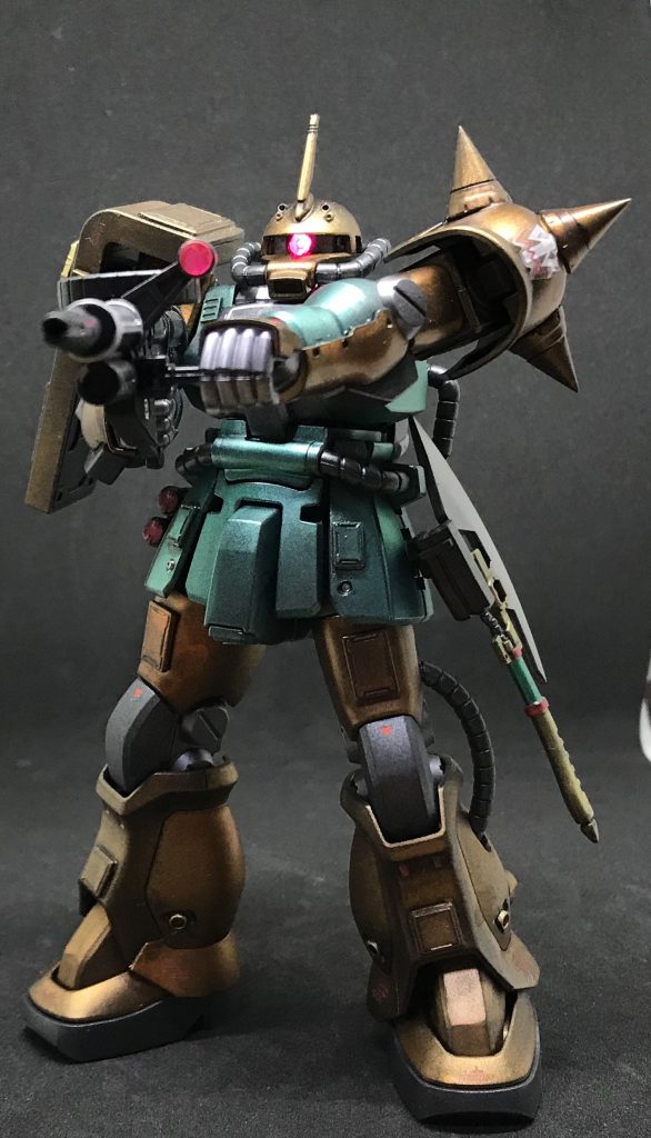 塗装は黒サフ下地に、メタリックグリーン、ブラウンはメタルカッパーの上からクリアオレンジを吹いています。