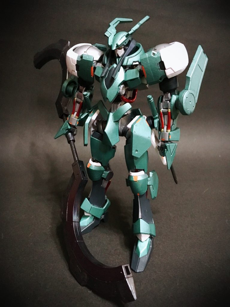 スクルドとは、北欧神話に登場する運命の女神の三女「未来」を司る。その名の通り、ヴァルキュリアフレーム、ゲイレール、グレイズ、レギンレイズと未来を紡ぐ機体の祖となった。