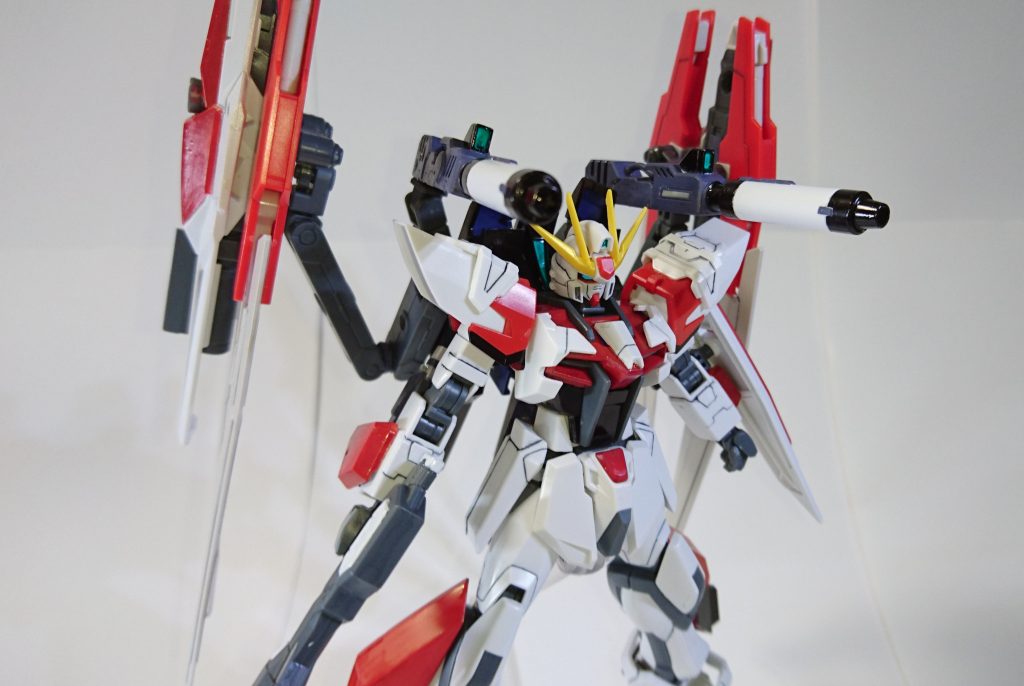 バックパックに搭載されたビームキャノンです。
当初はもっと大きなものでしたが友人のアドバイスもあり少し小型のものに。
具体的にはガンダムエースに付属したリバイブ版ガンダムの強化パーツのものです。
潤沢なエネルギーで高い威力と連射力を持っています。