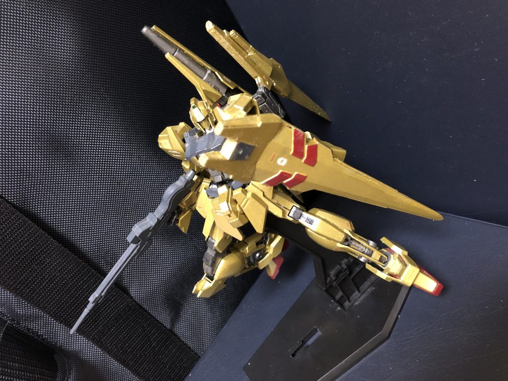 とはいえ、元々のキットが優秀だった事もあり、本体の改修ポイントはほぼ無い。改修ポイントはバインダーの付け根をジョイントパーツを組み込んでいる事、バックパック接続ジョイントを稼働式にしている事、シールドのランナーが足りないので、プラ板やジャンクパーツで密度を上げている程度である。