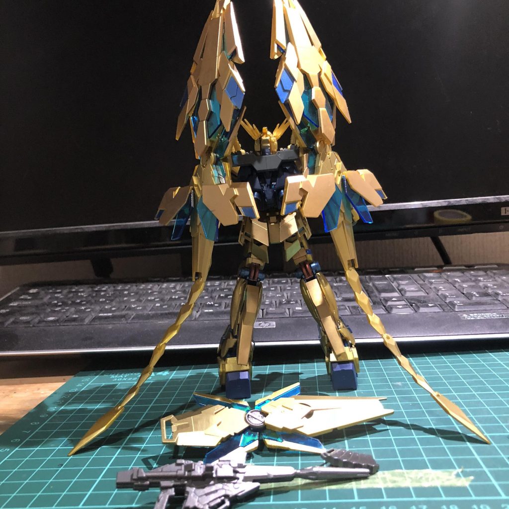 アームドアーマーDEもメタリックブルーの部分を増やしています。