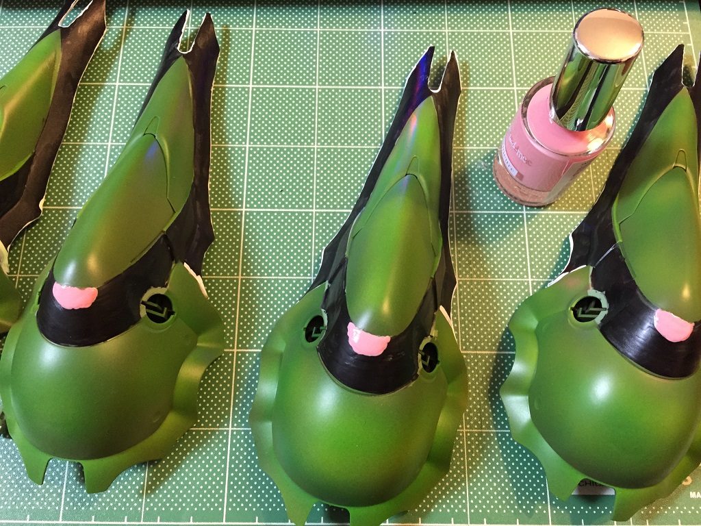 スタークジェガン全体と黒い部分につや消しを吹き、モノアイだけ塗り直して目立たせて、完成。
黒、白、ピンクはこのとおり100均のマニキュアで塗りました。
とても楽しかったです。
   
    
 
        
   
   
   
  
======================================