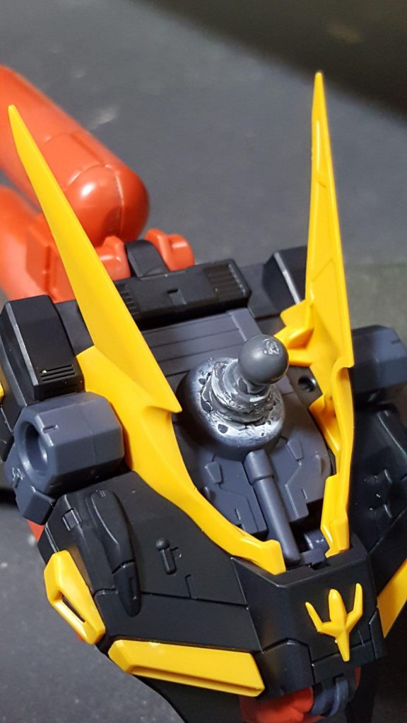 頭部のジョイントが合わなかったので、バウとリゼルのものをブッタ切って瞬着で無理やりくっ付けました(^_^;)