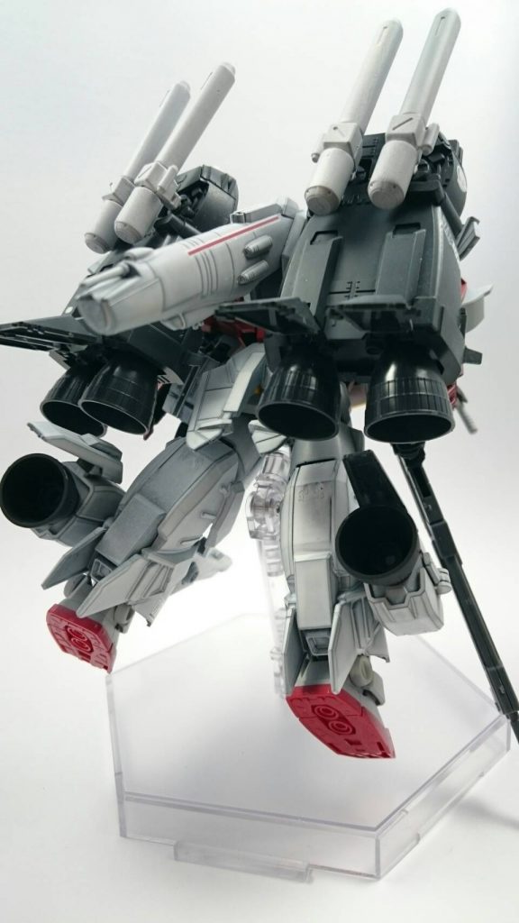 背中のバーニアを追及した機体
たぶんこれニュータイプじゃないと耐えられないと思うんですよね